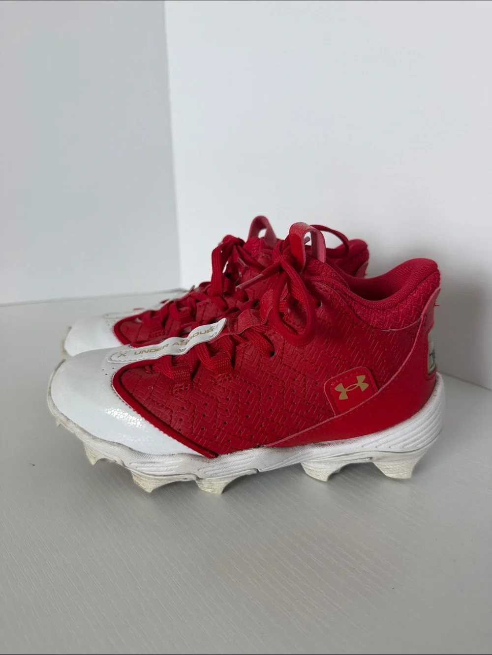 Under Armour Kids Red and White Baseball Cleats size 1